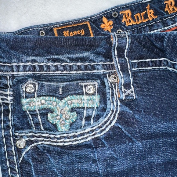 Rock Revival Crop Jeans - Picture 3 of 4